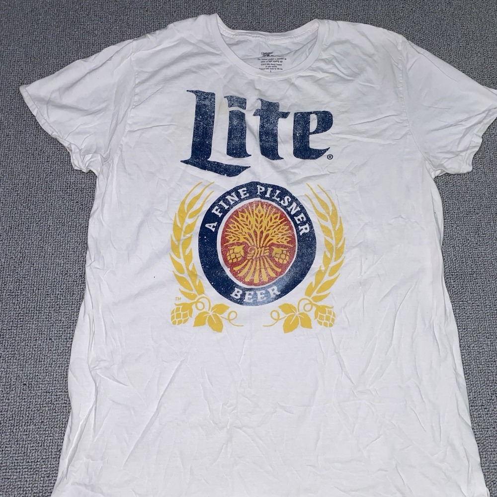 Miller Lite T-Shirt Men's Large White A Fine Pilsner Beer Graphic Logo 2018